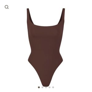 Skims FITS EVERYBODY SQUARE NECK BODYSUIT in Cocoa